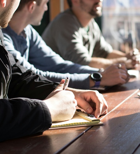 Weiterbildung im Unternehmen: Warum sie heute über Zukunft, Bindung und Erfolg entscheidet